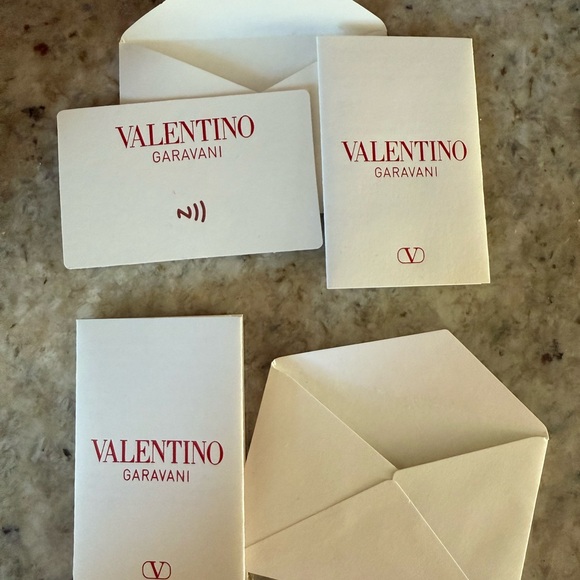 Valentino Garavani Black and Cream Patterned Bucket Hat - Picture 9 of 13